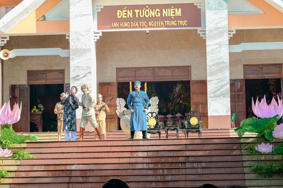 VỞ KỊCH TÁI HIỆN LỊCH SỬ VỞ KỊCH TÁI HIỆN LỊCH SỬ