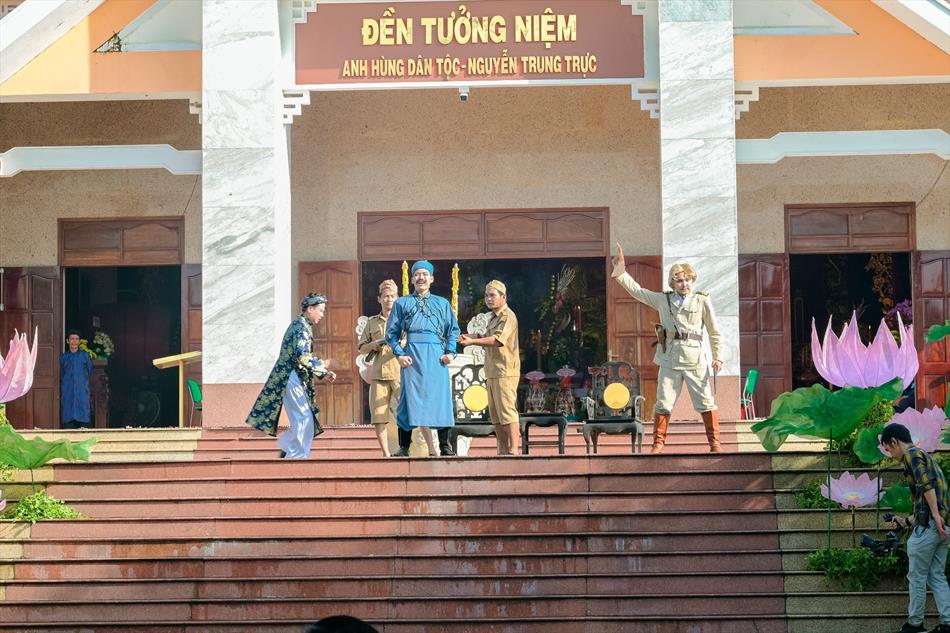 VỞ KỊCH TÁI HIỆN LỊCH SỬ VỞ KỊCH TÁI HIỆN LỊCH SỬ