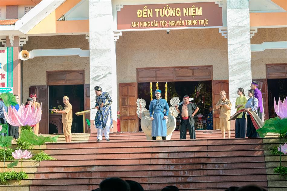 VỞ KỊCH TÁI HIỆN LỊCH SỬ VỞ KỊCH TÁI HIỆN LỊCH SỬ