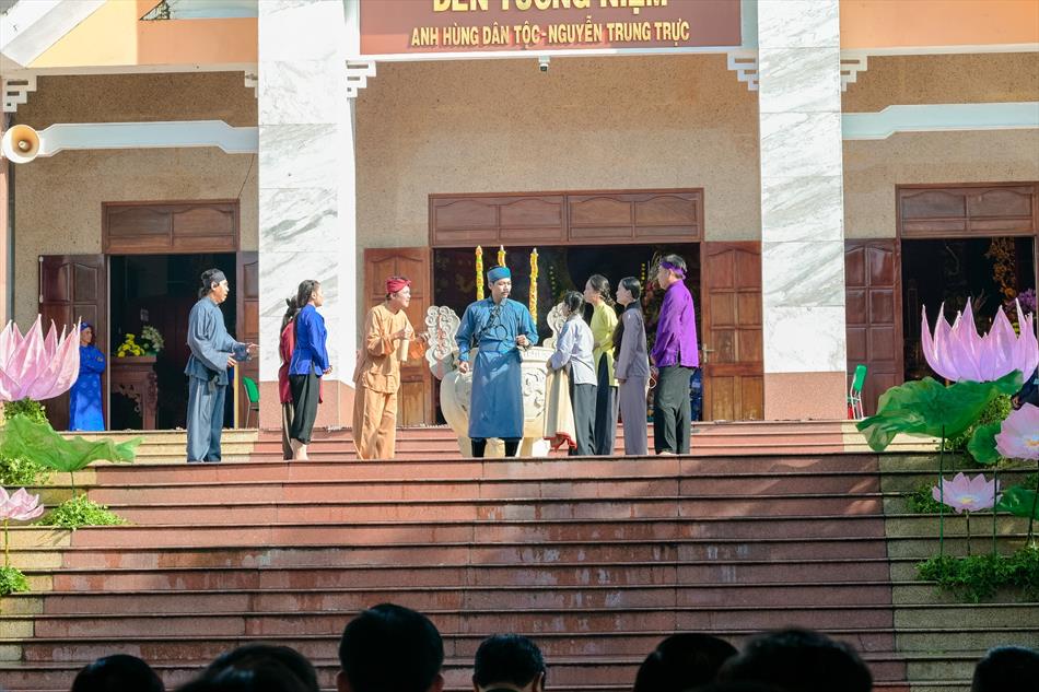 VỞ KỊCH TÁI HIỆN LỊCH SỬ VỞ KỊCH TÁI HIỆN LỊCH SỬ