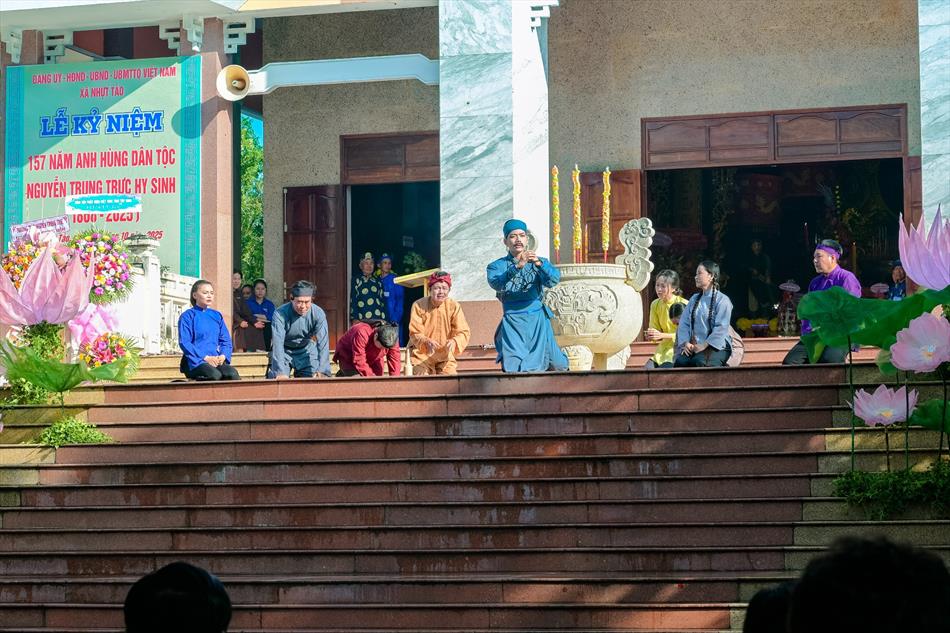 VỞ KỊCH TÁI HIỆN LỊCH SỬ VỞ KỊCH TÁI HIỆN LỊCH SỬ