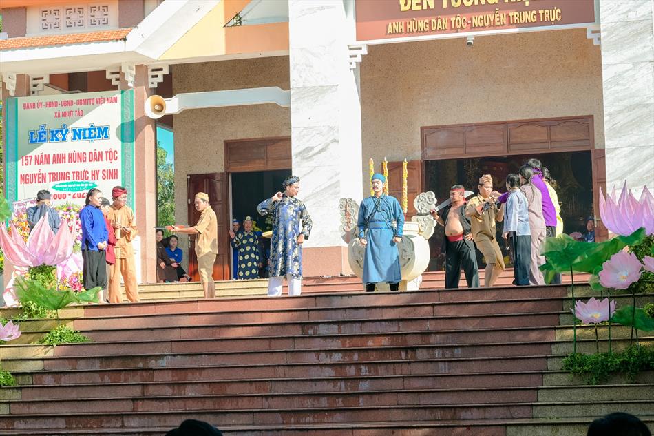 VỞ KỊCH TÁI HIỆN LỊCH SỬ VỞ KỊCH TÁI HIỆN LỊCH SỬ