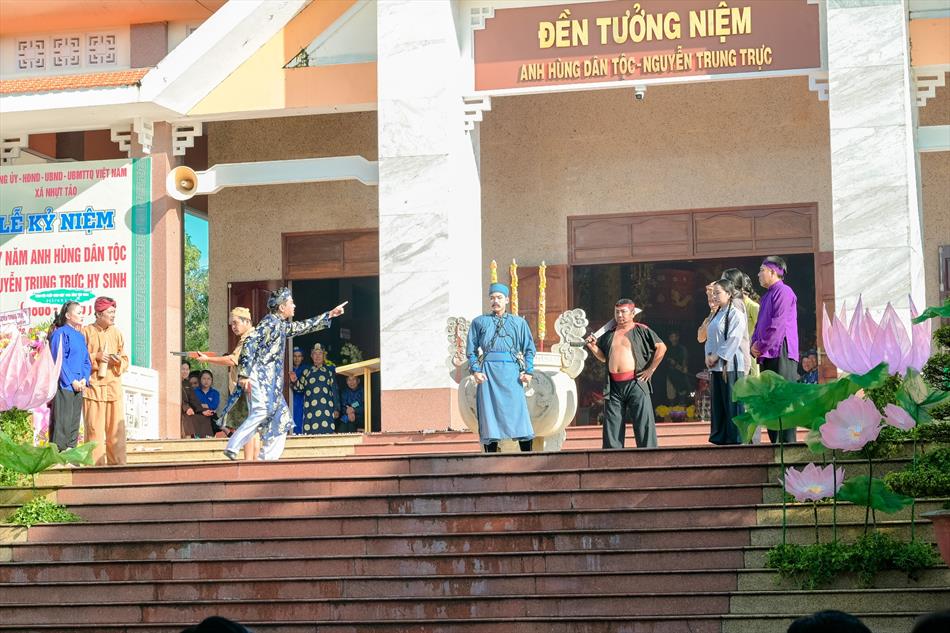 VỞ KỊCH TÁI HIỆN LỊCH SỬ VỞ KỊCH TÁI HIỆN LỊCH SỬ