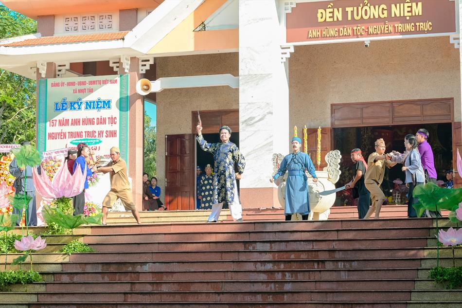 VỞ KỊCH TÁI HIỆN LỊCH SỬ VỞ KỊCH TÁI HIỆN LỊCH SỬ