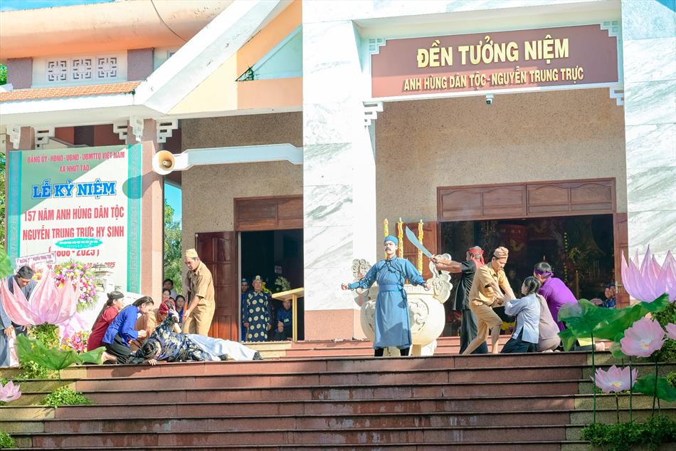 VỞ KỊCH TÁI HIỆN LỊCH SỬ VỞ KỊCH TÁI HIỆN LỊCH SỬ