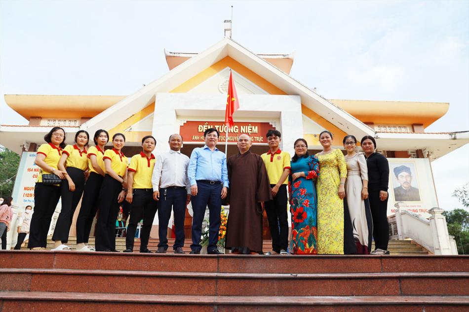Đại diện Giáo hội Phật giáo tỉnh Long An tham dự lễ tưởng niệm 154 năm ngày hy sinh của Anh hùng Dân tộc Nguyễn Trung Trực