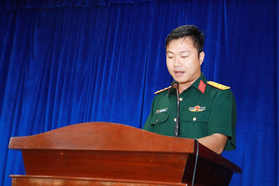 Đại đức Thích Lệ Ngôn giao lưu và thuyết giảng về vu lan báo hiếu tại tiểu đoàn 1, Trung đoàn 738 ở huyện Thạnh Hóa