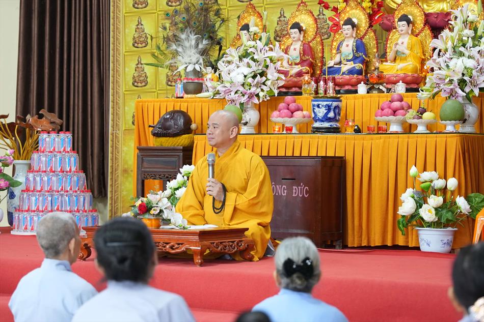 Đại đức Thích Lệ Ngôn thuyết giảng đề tài “Phật giáo tại nước Thái Lan”