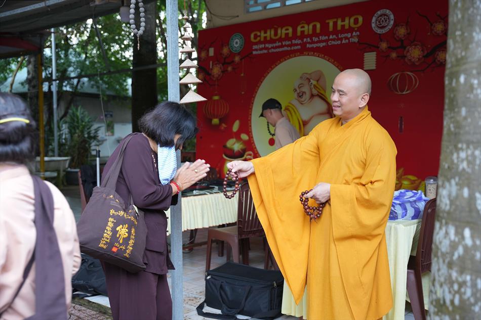 Đại đức Thích Lệ Ngôn thuyết giảng đề tài “Phật giáo tại nước Thái Lan”