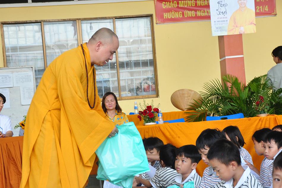 2 TẶNG QUÀ 2 TẶNG QUÀ