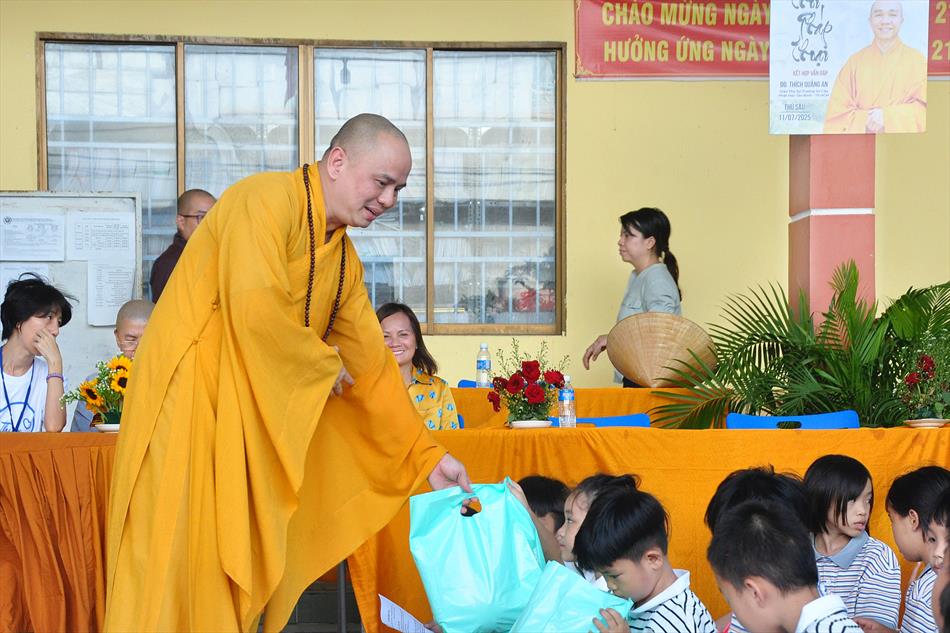2 TẶNG QUÀ 2 TẶNG QUÀ