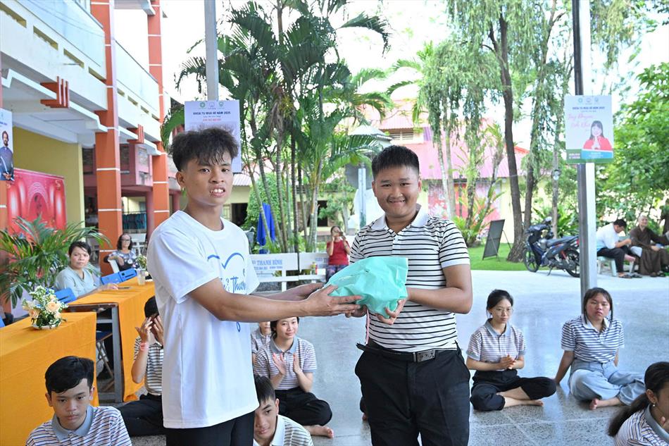 2 TẶNG QUÀ 2 TẶNG QUÀ