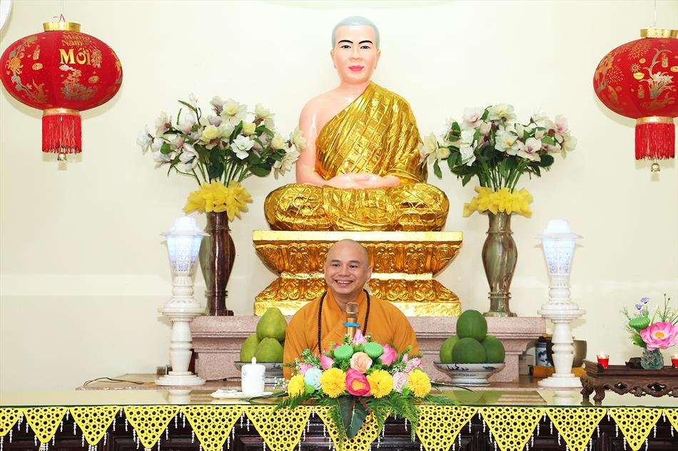 Đại đức Thích Lệ Ngôn thuyết giảng tại trường hạ tịnh xá Ngọc Tâm