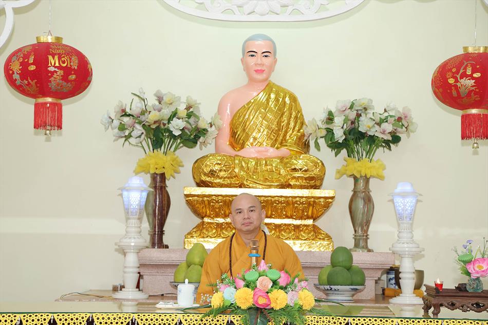 Đại đức Thích Lệ Ngôn thuyết giảng tại trường hạ tịnh xá Ngọc Tâm