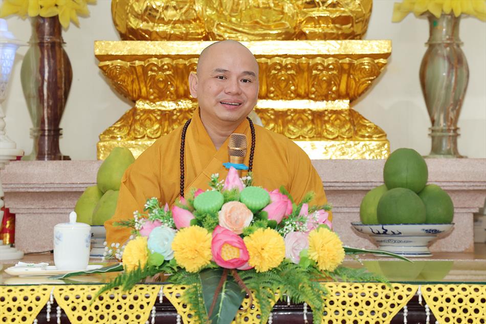 Đại đức Thích Lệ Ngôn thuyết giảng tại trường hạ tịnh xá Ngọc Tâm