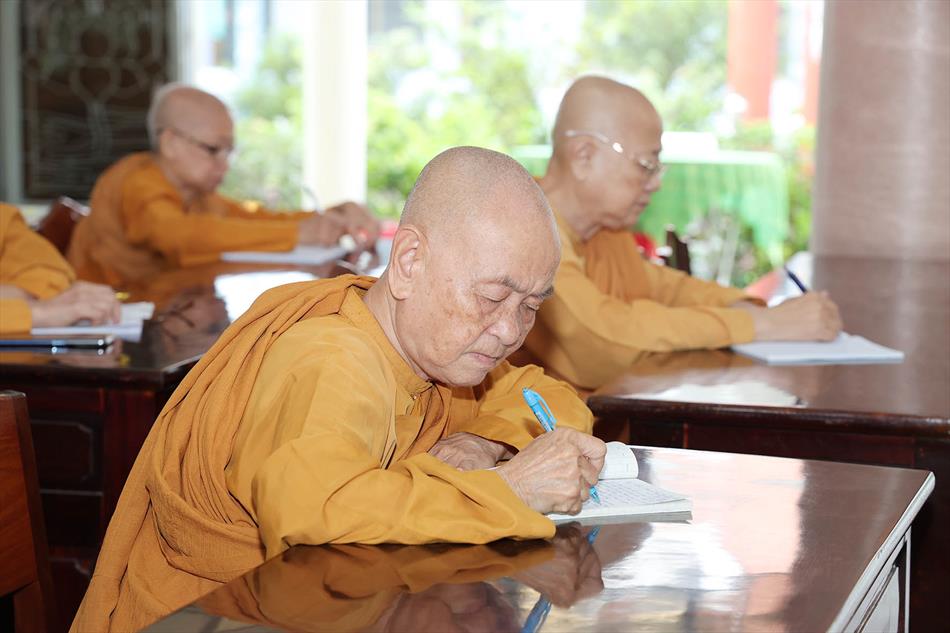 Đại đức Thích Lệ Ngôn thuyết giảng tại trường hạ tịnh xá Ngọc Tâm
