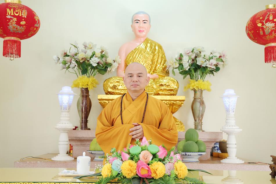 Đại đức Thích Lệ Ngôn thuyết giảng tại trường hạ tịnh xá Ngọc Tâm