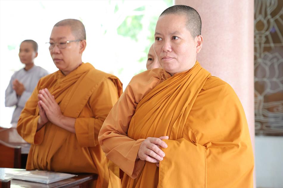 Đại đức Thích Lệ Ngôn thuyết giảng tại trường hạ tịnh xá Ngọc Tâm