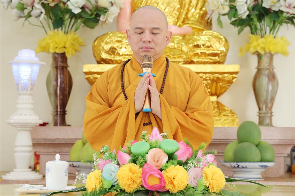 Đại đức Thích Lệ Ngôn thuyết giảng tại trường hạ tịnh xá Ngọc Tâm