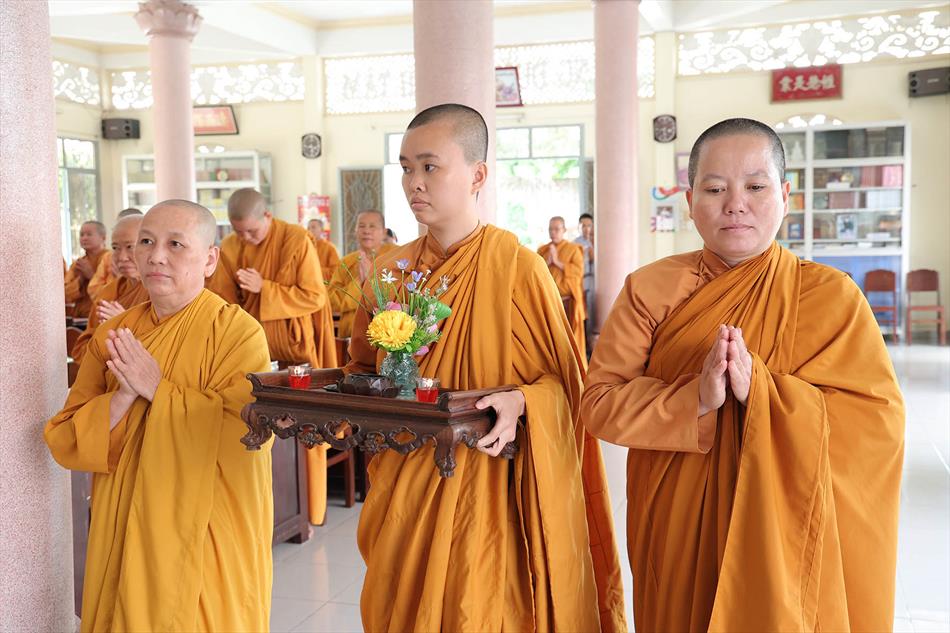 Đại đức Thích Lệ Ngôn thuyết giảng tại trường hạ tịnh xá Ngọc Tâm