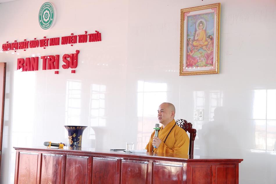 Đại đức Thích Lệ Ngôn thuyết giảng tại trường hạ tổ đình Kim Cang