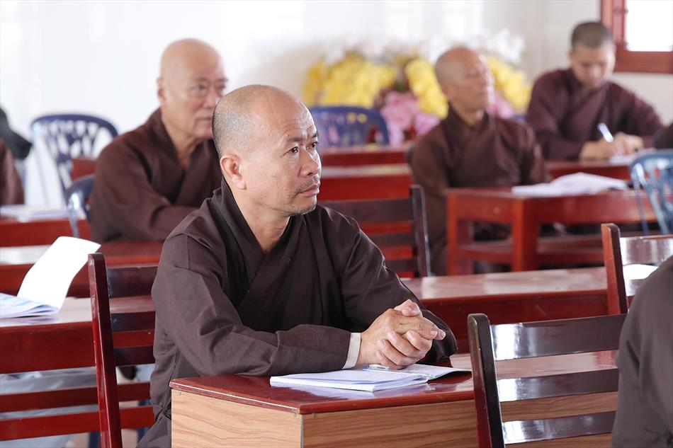 Đại đức Thích Lệ Ngôn thuyết giảng tại trường hạ tổ đình Kim Cang