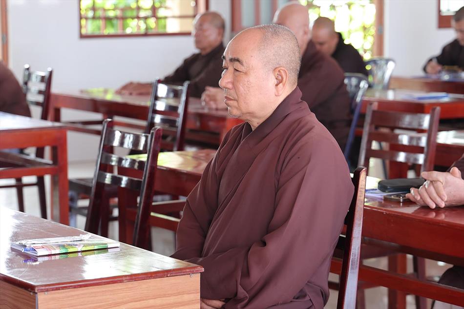Đại đức Thích Lệ Ngôn thuyết giảng tại trường hạ tổ đình Kim Cang