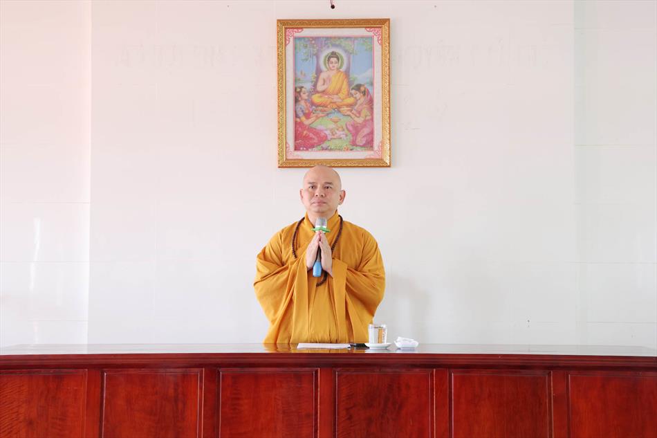 Đại đức Thích Lệ Ngôn thuyết giảng tại trường hạ tổ đình Kim Cang