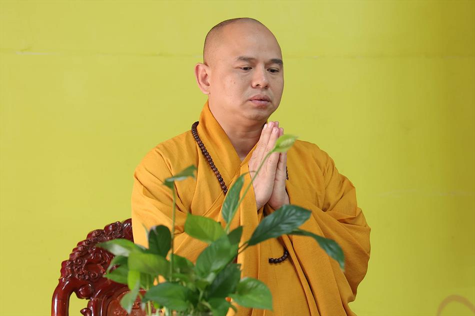 Đại đức Thích Lệ Ngôn thuyết giảng tại trường hạ tổ đình Tôn Thạnh Đại đức Thích Lệ Ngôn thuyết giảng tại trường hạ tổ đình Tôn Thạnh