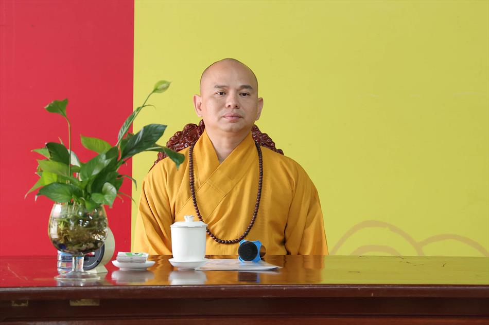 Đại đức Thích Lệ Ngôn thuyết giảng tại trường hạ tổ đình Tôn Thạnh Đại đức Thích Lệ Ngôn thuyết giảng tại trường hạ tổ đình Tôn Thạnh