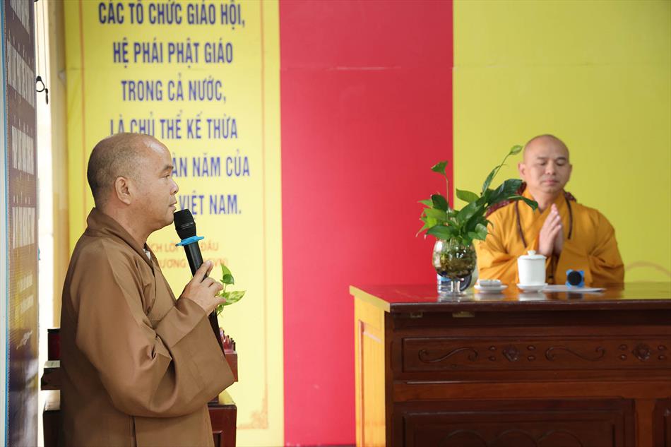 Đại đức Thích Lệ Ngôn thuyết giảng tại trường hạ tổ đình Tôn Thạnh Đại đức Thích Lệ Ngôn thuyết giảng tại trường hạ tổ đình Tôn Thạnh