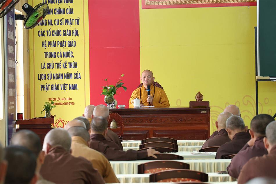 Đại đức Thích Lệ Ngôn thuyết giảng tại trường hạ tổ đình Tôn Thạnh Đại đức Thích Lệ Ngôn thuyết giảng tại trường hạ tổ đình Tôn Thạnh