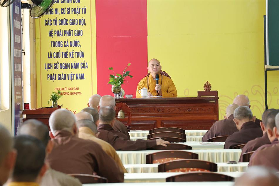 Đại đức Thích Lệ Ngôn thuyết giảng tại trường hạ tổ đình Tôn Thạnh Đại đức Thích Lệ Ngôn thuyết giảng tại trường hạ tổ đình Tôn Thạnh