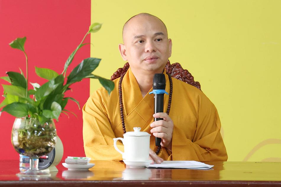 Đại đức Thích Lệ Ngôn thuyết giảng tại trường hạ tổ đình Tôn Thạnh Đại đức Thích Lệ Ngôn thuyết giảng tại trường hạ tổ đình Tôn Thạnh