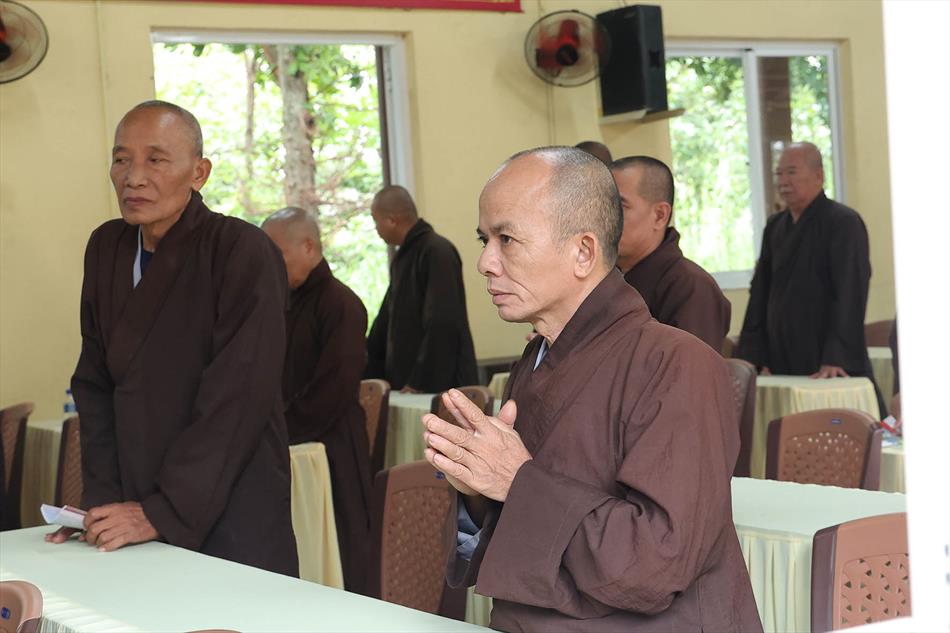 Đại đức Thích Lệ Ngôn thuyết giảng tại trường hạ tổ đình Tôn Thạnh Đại đức Thích Lệ Ngôn thuyết giảng tại trường hạ tổ đình Tôn Thạnh