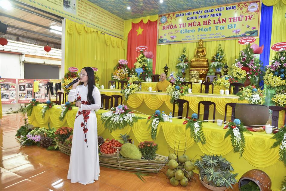 Đại đức Thích Lệ Ngôn thuyết giảng trong khóa tu mùa hè 2022 chùa Pháp Minh