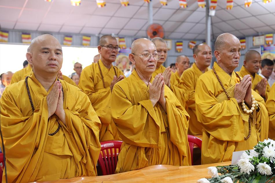 1 BUỔI LỄ DIỄN RA TRANG NGHIÊM THANH TỊNH 1 BUỔI LỄ DIỄN RA TRANG NGHIÊM THANH TỊNH