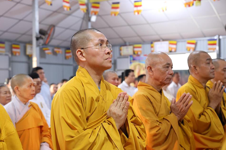 1 BUỔI LỄ DIỄN RA TRANG NGHIÊM THANH TỊNH 1 BUỔI LỄ DIỄN RA TRANG NGHIÊM THANH TỊNH