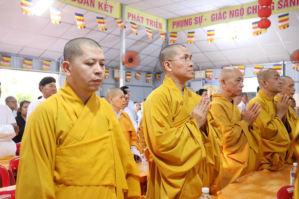 1 BUỔI LỄ DIỄN RA TRANG NGHIÊM THANH TỊNH 1 BUỔI LỄ DIỄN RA TRANG NGHIÊM THANH TỊNH