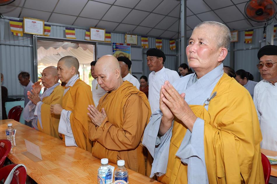 1 BUỔI LỄ DIỄN RA TRANG NGHIÊM THANH TỊNH 1 BUỔI LỄ DIỄN RA TRANG NGHIÊM THANH TỊNH