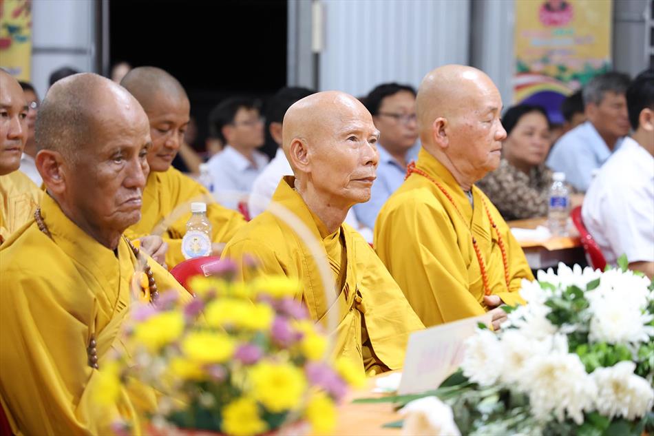 1 BUỔI LỄ DIỄN RA TRANG NGHIÊM THANH TỊNH 1 BUỔI LỄ DIỄN RA TRANG NGHIÊM THANH TỊNH