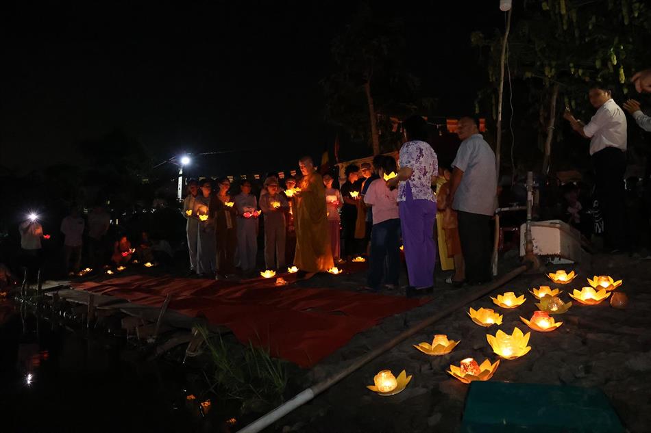 5 HOA ĐĂNG LUNG LINH 5 HOA ĐĂNG LUNG LINH