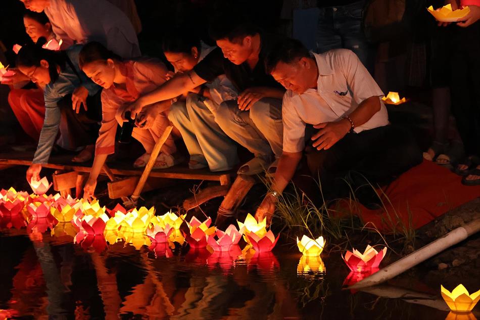 5 HOA ĐĂNG LUNG LINH 5 HOA ĐĂNG LUNG LINH