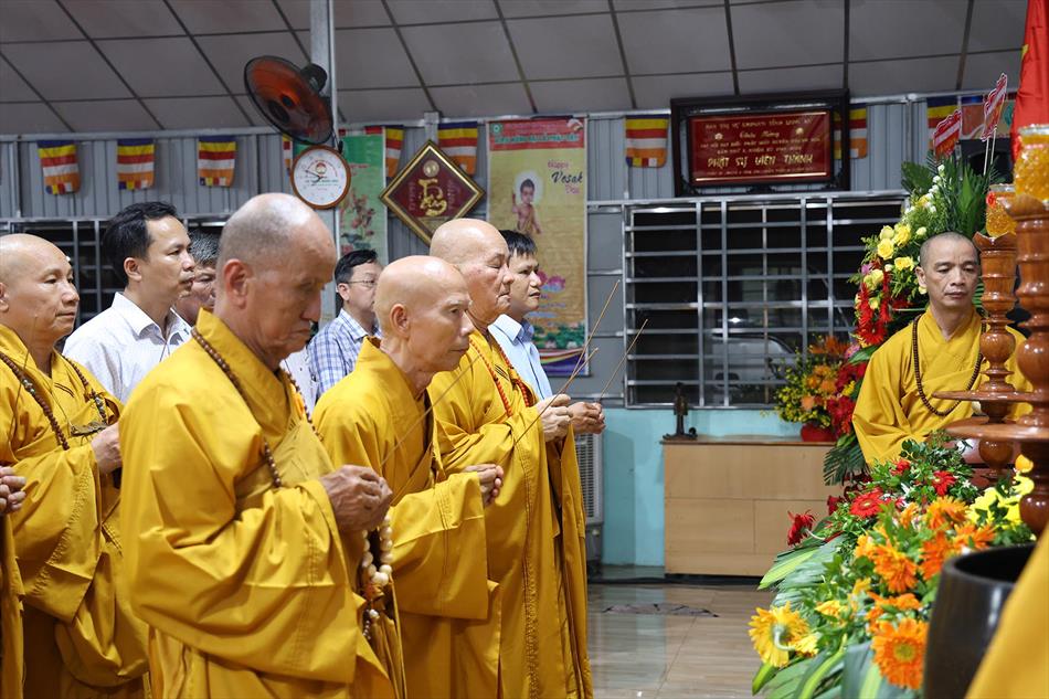 4 NGHI THỨC PHẬT ĐẢN TRANG NGHIÊM 4 NGHI THỨC PHẬT ĐẢN TRANG NGHIÊM