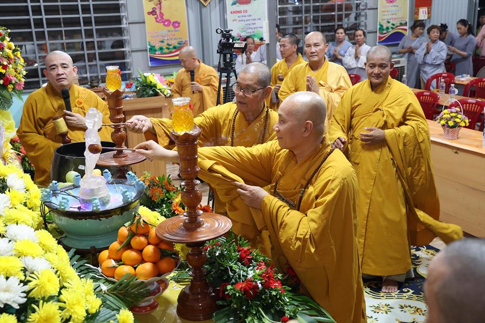 4 NGHI THỨC PHẬT ĐẢN TRANG NGHIÊM 4 NGHI THỨC PHẬT ĐẢN TRANG NGHIÊM