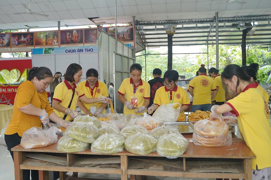 13 CHUẨN BỊ CHỢ BÁNH 13 CHUẨN BỊ CHỢ BÁNH