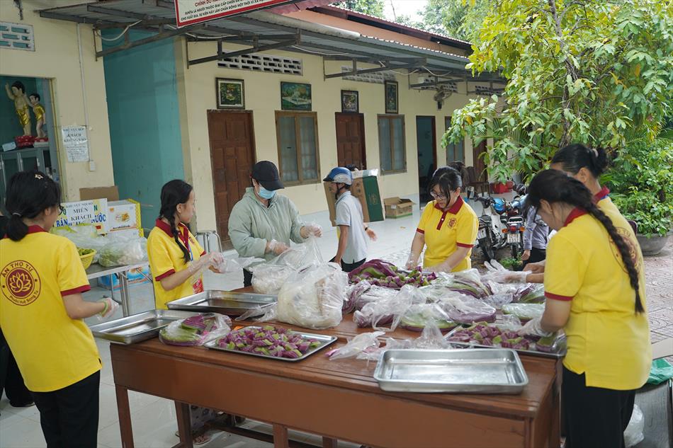 13 CHUẨN BỊ CHỢ BÁNH 13 CHUẨN BỊ CHỢ BÁNH