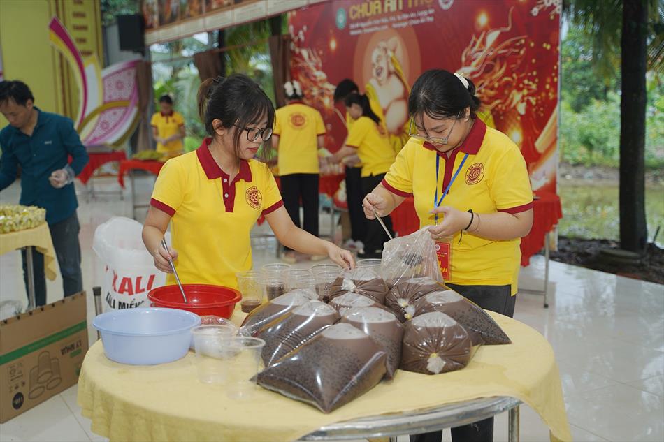 13 CHUẨN BỊ CHỢ BÁNH 13 CHUẨN BỊ CHỢ BÁNH