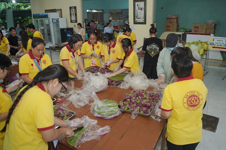 13 CHUẨN BỊ CHỢ BÁNH 13 CHUẨN BỊ CHỢ BÁNH