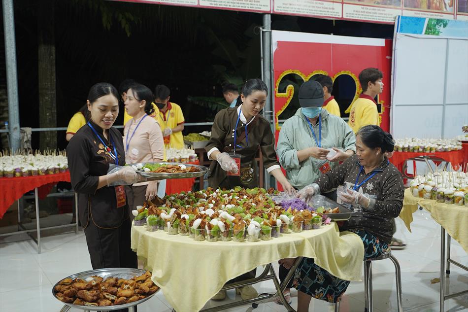 13 CHUẨN BỊ CHỢ BÁNH 13 CHUẨN BỊ CHỢ BÁNH
